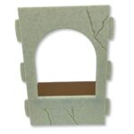 Pared con ventana curva extra grande, mesa mercado y grietas A