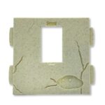 Pared con ventana mediana recta y grieta 80×80 A