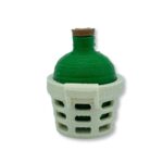 Cesta con garrafa de vino A